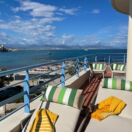 Great With Amazing Sea View At Cap D'antibes *